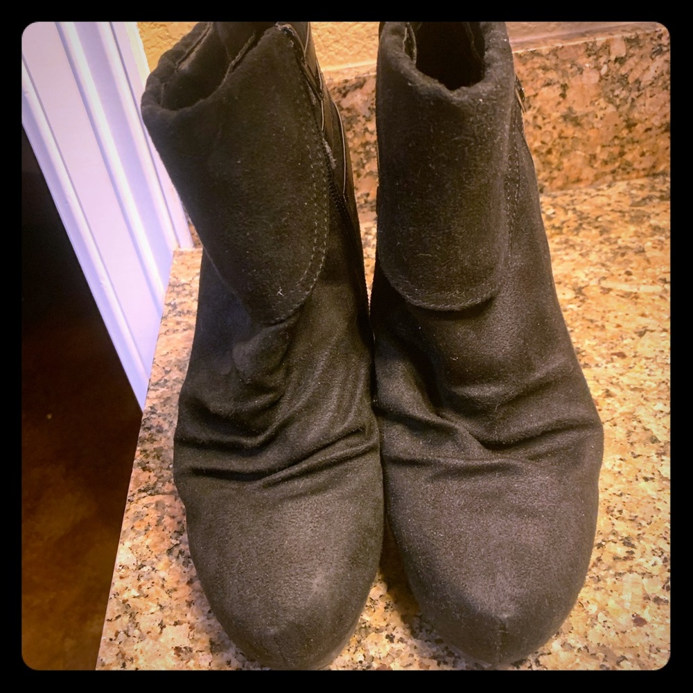 Rue21 black buckled high heeled bootie